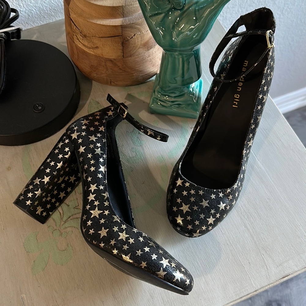 Madden Girl Prinnce Star Block Heels